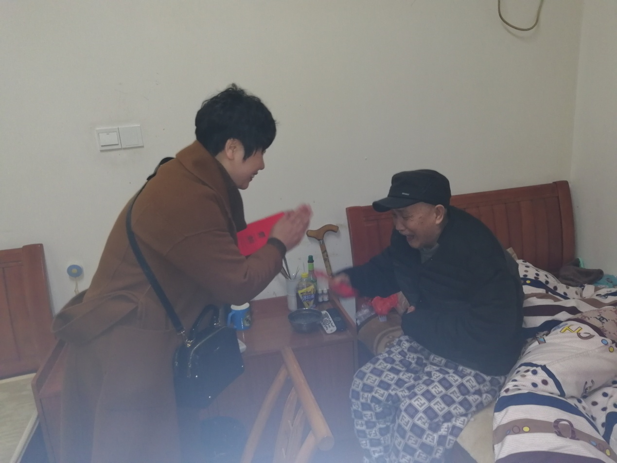 溫情滿除夕，愛(ài)心暖人心